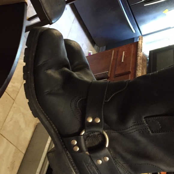 I am selling Black boots - Picture 3 of 4
